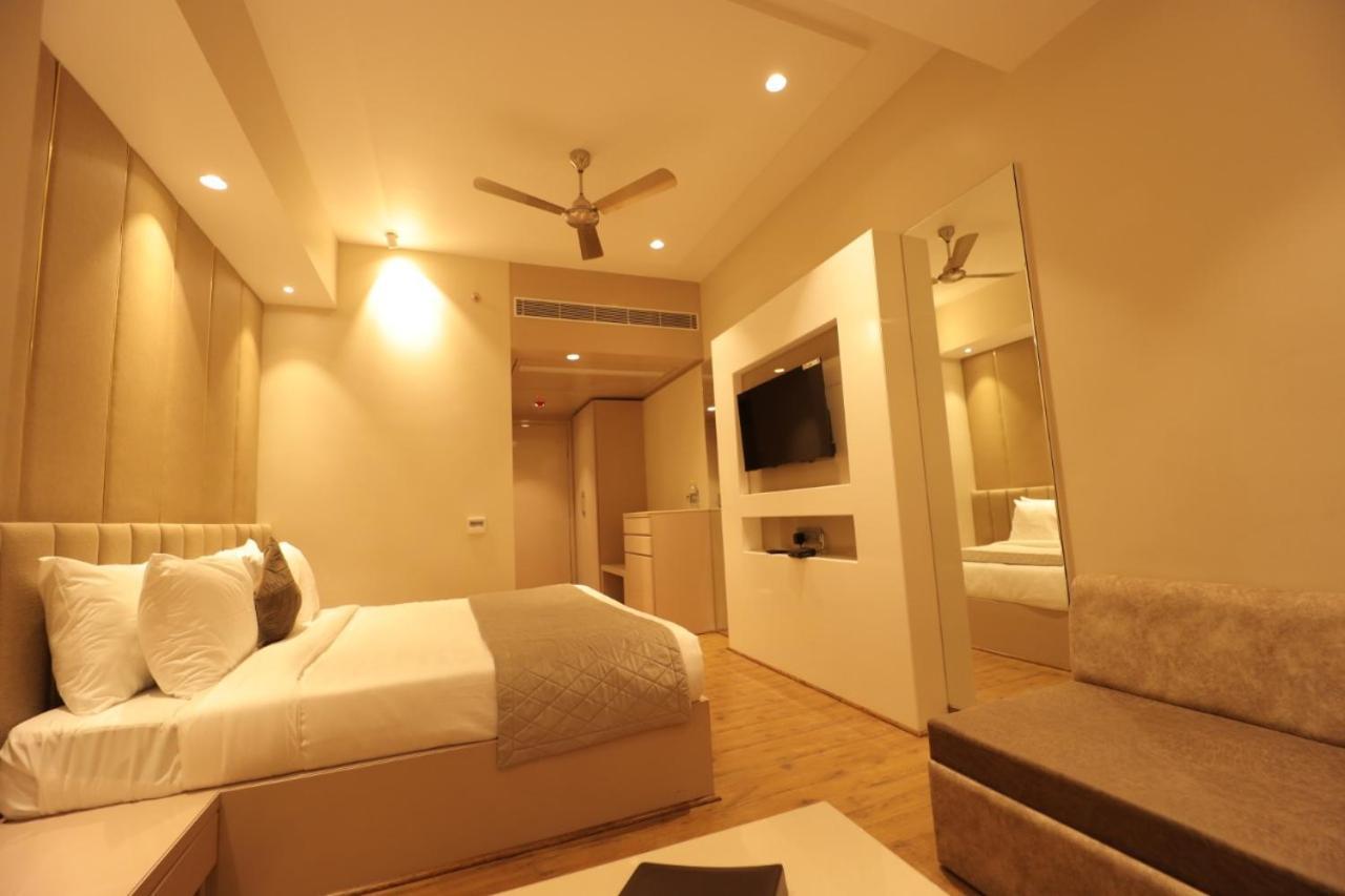 Hotel Mvr Grand Kānpur Exterior photo