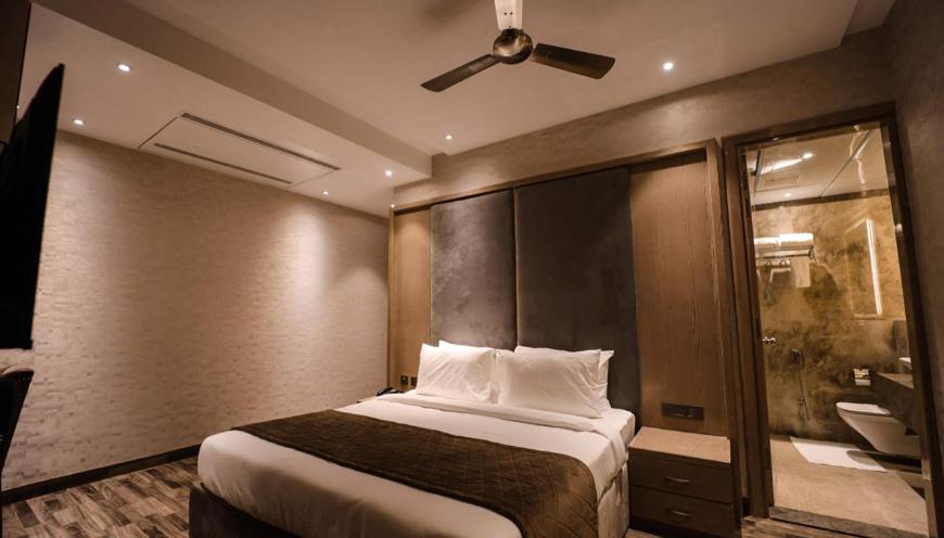 Hotel Mvr Grand Kānpur Exterior photo